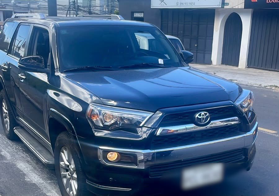 FiscaliaEcuador's tweet photo. #ATENCIÓN | #Pichincha: desde esta madrugada, #FiscalíaEc, en coordinación con @PoliciaEcuador, allanó varios inmuebles en el norte de #Quito para recabar indicios dentro de una investigación previa por el presunto delito de #Cohecho. https://t.co/vqX5pDuXbK