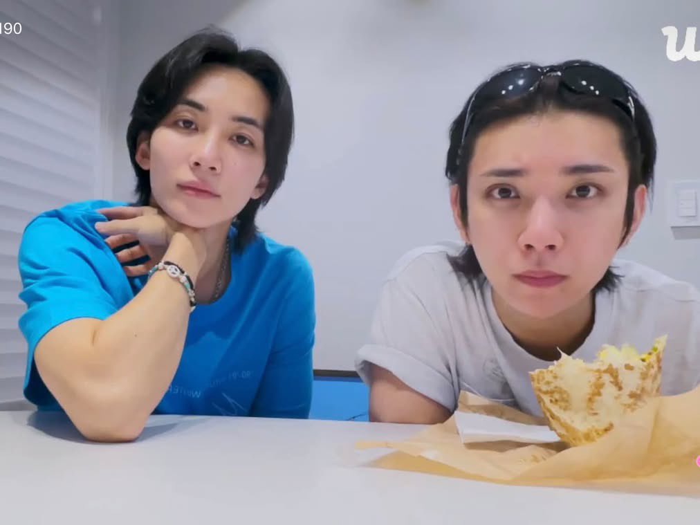 foo_shua's tweet photo. “we listen and we judge” https://t.co/Nae0qC4AwW