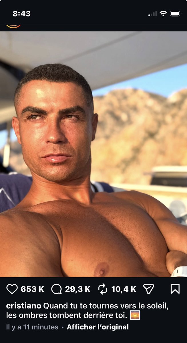 ArobaseGiovanny's tweet photo. 🔴🔴🔴 NOUVEAU POST DE CRISTIANO RONALDO.

"Lorsque vous regardez vers la lumière du sol, les ombres peuvent s'éloigner de vous. 🌅" https://t.co/Rn2THd5TL5