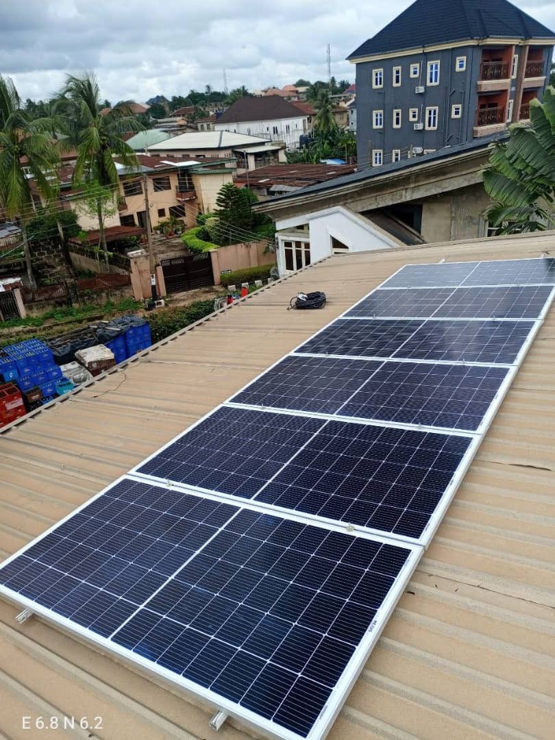 solenskiBABA's tweet photo. 6.2kva inverter, 5kwh lithium ion battery and 6 pcs 400W solar panels installation. https://t.co/T19Xqpvby0