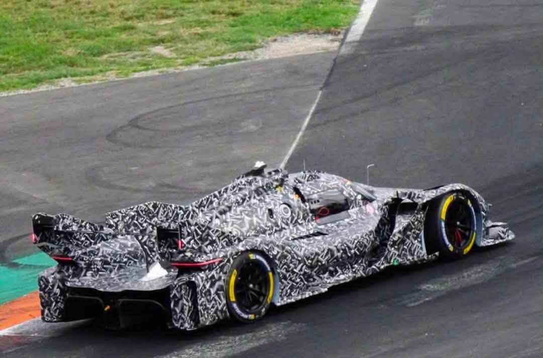 4Tylko's tweet photo. Więcej zdjęć nowego #Ferrari #499P! To nie będzie zwykła ewolucja, bo czekają nas także widoczne zmiany z zewnątrz, czyli bardziej look w stylu Batmobila ;) . #WEC #WECpl #Kubica https://t.co/yxErjfQxLC