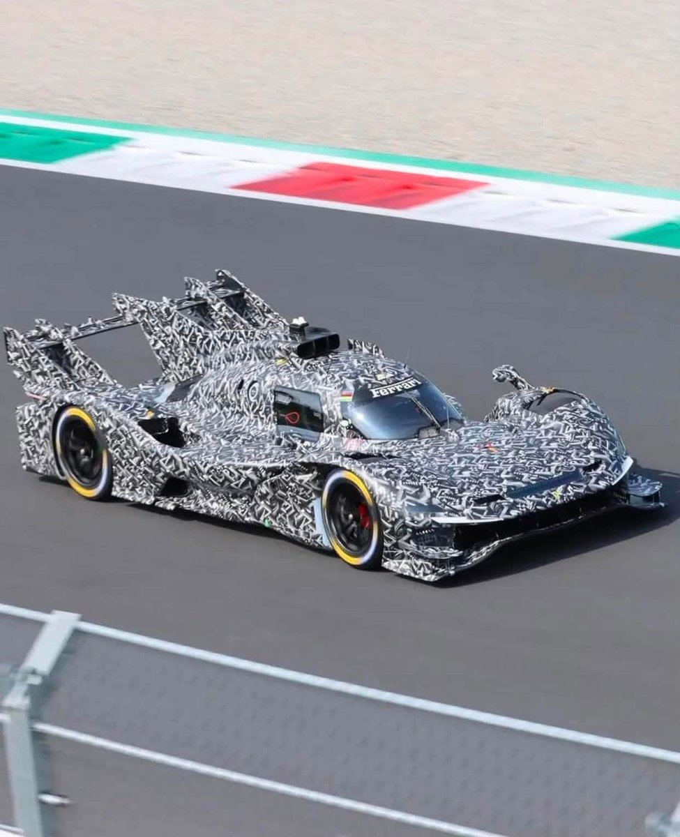 4Tylko's tweet photo. Więcej zdjęć nowego #Ferrari #499P! To nie będzie zwykła ewolucja, bo czekają nas także widoczne zmiany z zewnątrz, czyli bardziej look w stylu Batmobila ;) . #WEC #WECpl #Kubica https://t.co/yxErjfQxLC