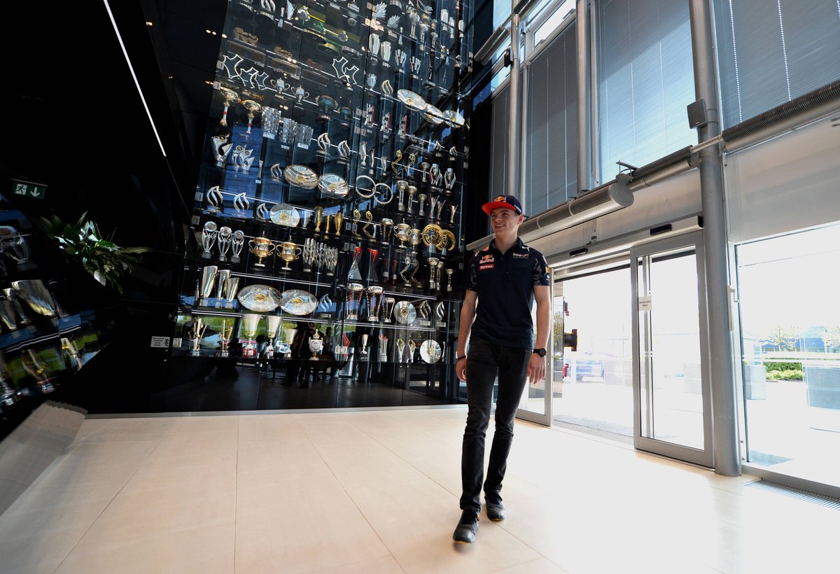 redbullracing's tweet photo. Added a few cabinets since we took this 😉

#F1 || #RedBullRacing https://t.co/frdvDbUV18