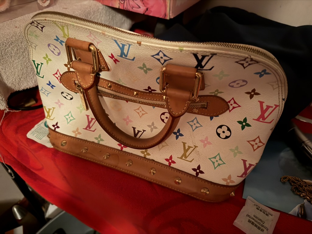 OGOneCoin's tweet photo. Forget #Fauci 
WANNA WIN THIS?????
https://t.co/t8dtUWa6LZ

Just buy and hold 
More details coming soon 
and yes it comes with a COA
Get in while it's still early!
We start Giveaways when we Graduate 
And we start with this bag!
 
#Crypto #PumpFun #Giveaways #LV #Murakami #BUY https://t.co/W1VLH9HCXO