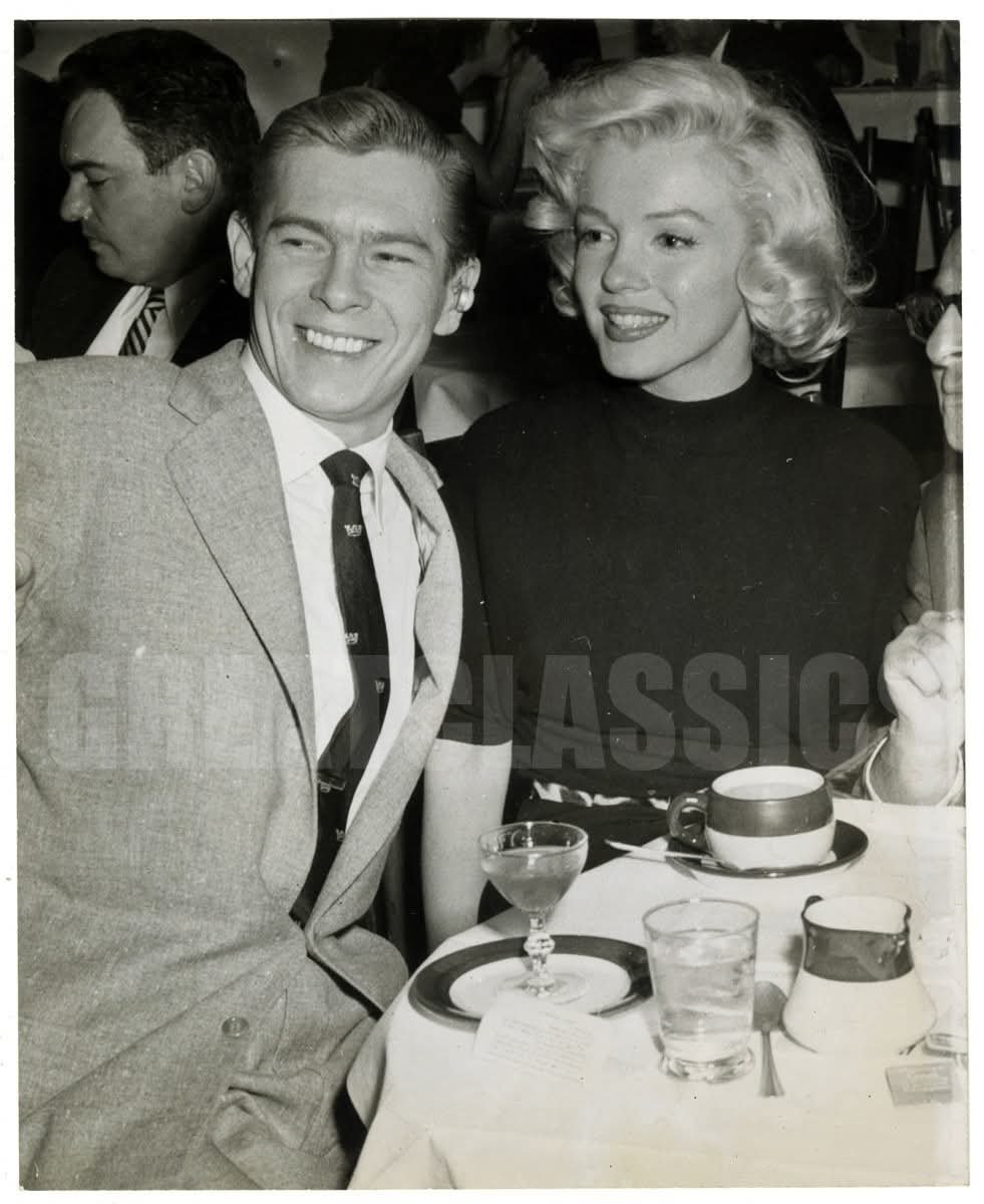 Clubpassionmar2's tweet photo. Bonne journée de jeudi.
Have a sweet Thursday.
#Marilyn #MarilynMonroe #clubpassionmarilyn #mondanités #ciros https://t.co/Y7LH7ynLvO