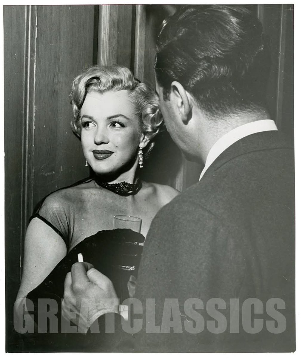 Clubpassionmar2's tweet photo. Bonne journée de jeudi.
Have a sweet Thursday.
#Marilyn #MarilynMonroe #clubpassionmarilyn #mondanités #ciros https://t.co/Y7LH7ynLvO