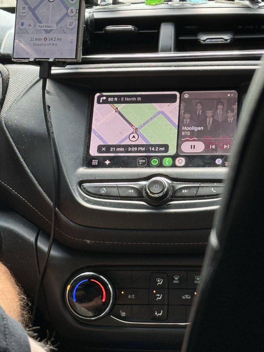 BetweenMeandYou's tweet photo. Tell me why my @Uber driver changed the music from @theweeknd to @bts_bighit Arirang when I got in? 🇰🇷🫰🏽 https://t.co/1KSgRzSgGW