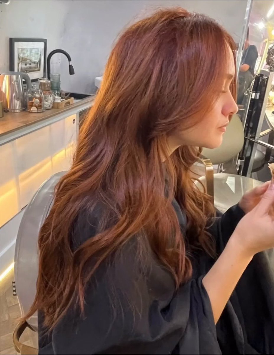 alicentdilauren's tweet photo. Her hair https://t.co/qyjbChpGdl