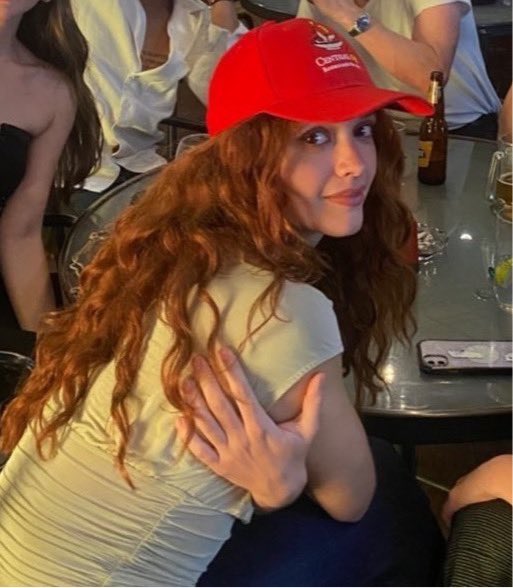 alicentdilauren's tweet photo. Her hair https://t.co/qyjbChpGdl