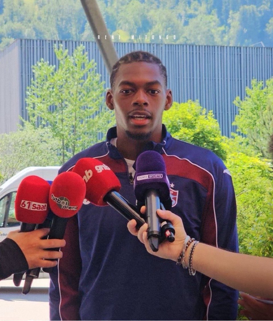 onuccu08's tweet photo. e bu 18 yaşındaki dembele https://t.co/vBiHExaOat