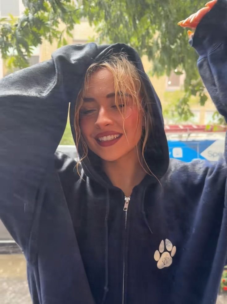 exilemymind's tweet photo. sab wearing her own merch #iconic https://t.co/NKHH6HpASy