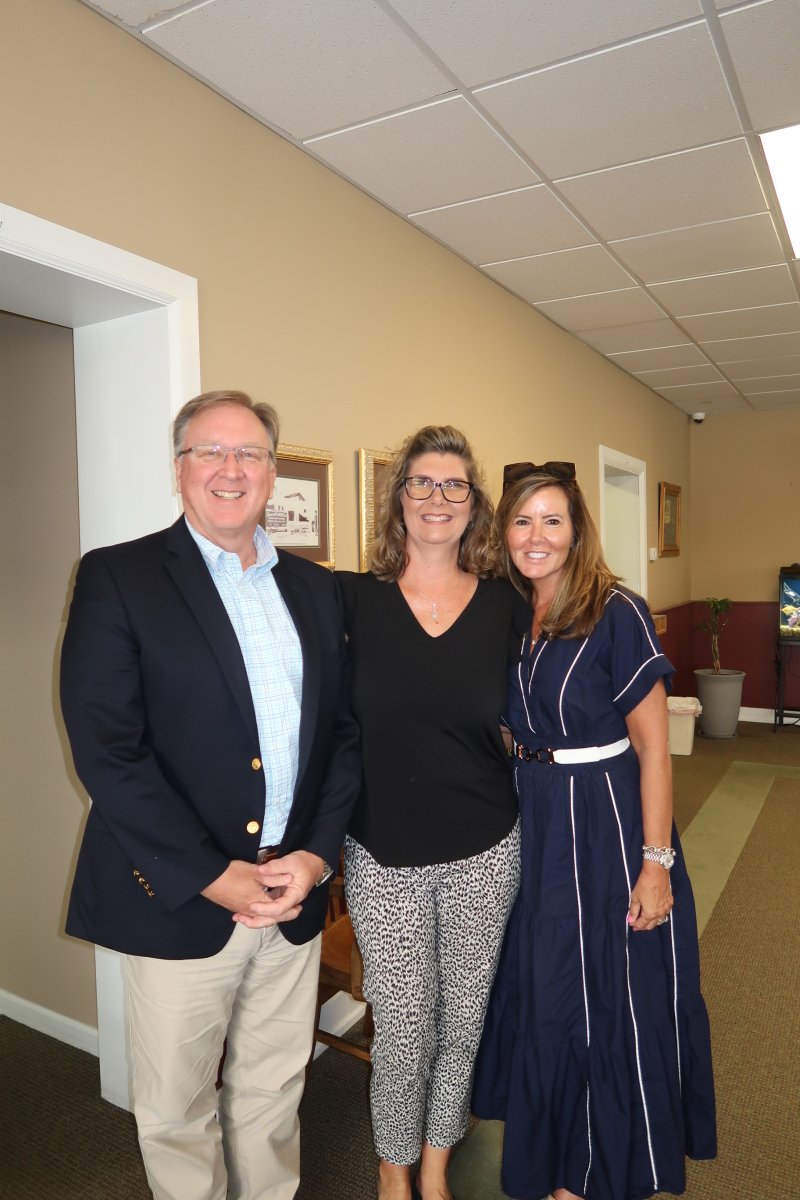 HarpethBank's tweet photo. A great day visiting our Lineage Bank family in Atwood, TN! 

We loved spending time with the team, learning more about the branch’s history, and seeing the strong community relationships they have built over the years. 

#atwoodtn #communitybanking https://t.co/rLoxolGru9