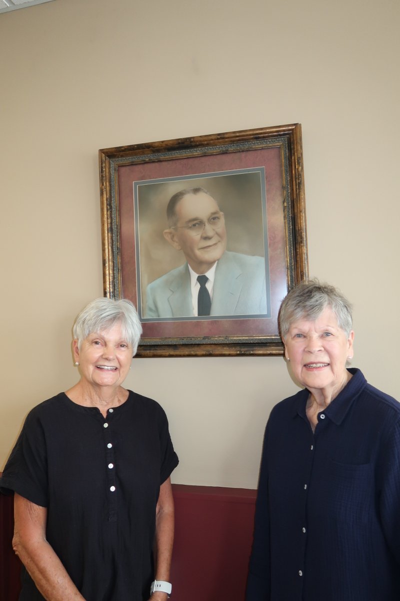 HarpethBank's tweet photo. A great day visiting our Lineage Bank family in Atwood, TN! 

We loved spending time with the team, learning more about the branch’s history, and seeing the strong community relationships they have built over the years. 

#atwoodtn #communitybanking https://t.co/rLoxolGru9