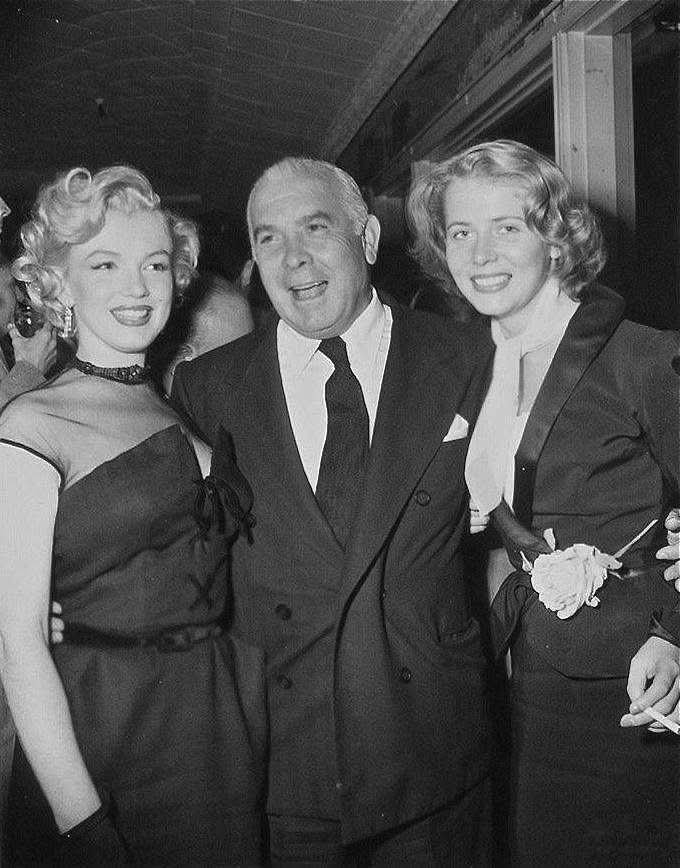 Clubpassionmar2's tweet photo. Bonne journée de jeudi.
Have a sweet Thursday.
#Marilyn #MarilynMonroe #clubpassionmarilyn #mondanités #ciros https://t.co/SdYzkCs22b