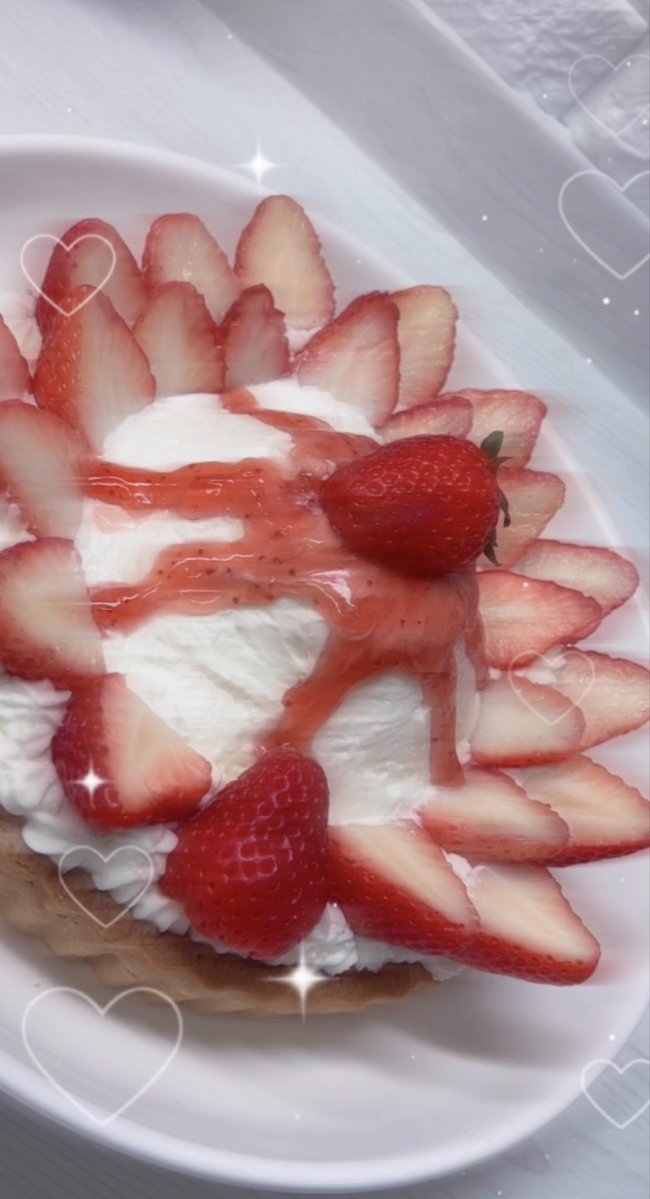 star__IM111's tweet photo. 実はお菓子作りが好きでタルトから作れてしまうんですよ、、、😼🍓
(これはちょっと前) https://t.co/UVzklJYP2a