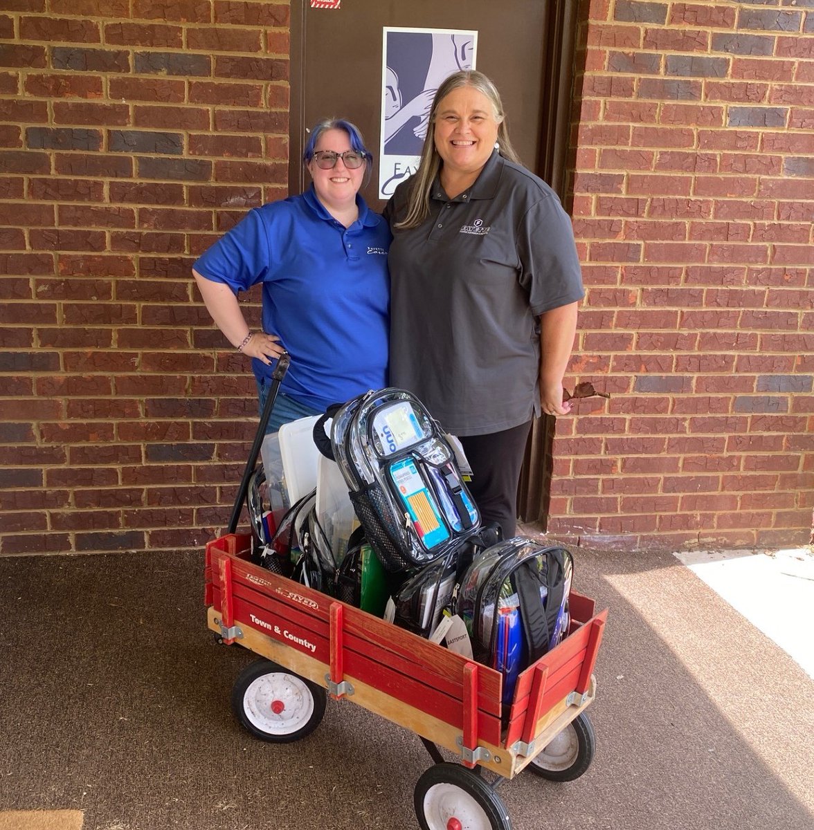 FayetteCares's tweet photo. 🌟 Huge thanks to Donna Mills and the Fayette Janitorial team for their generous donation of school supplies! With their support, kids in shelter can return to school with confidence and pride. Every child deserves to feel empowered and ready to succeed! 💖 https://t.co/3BIfv0Q6p1