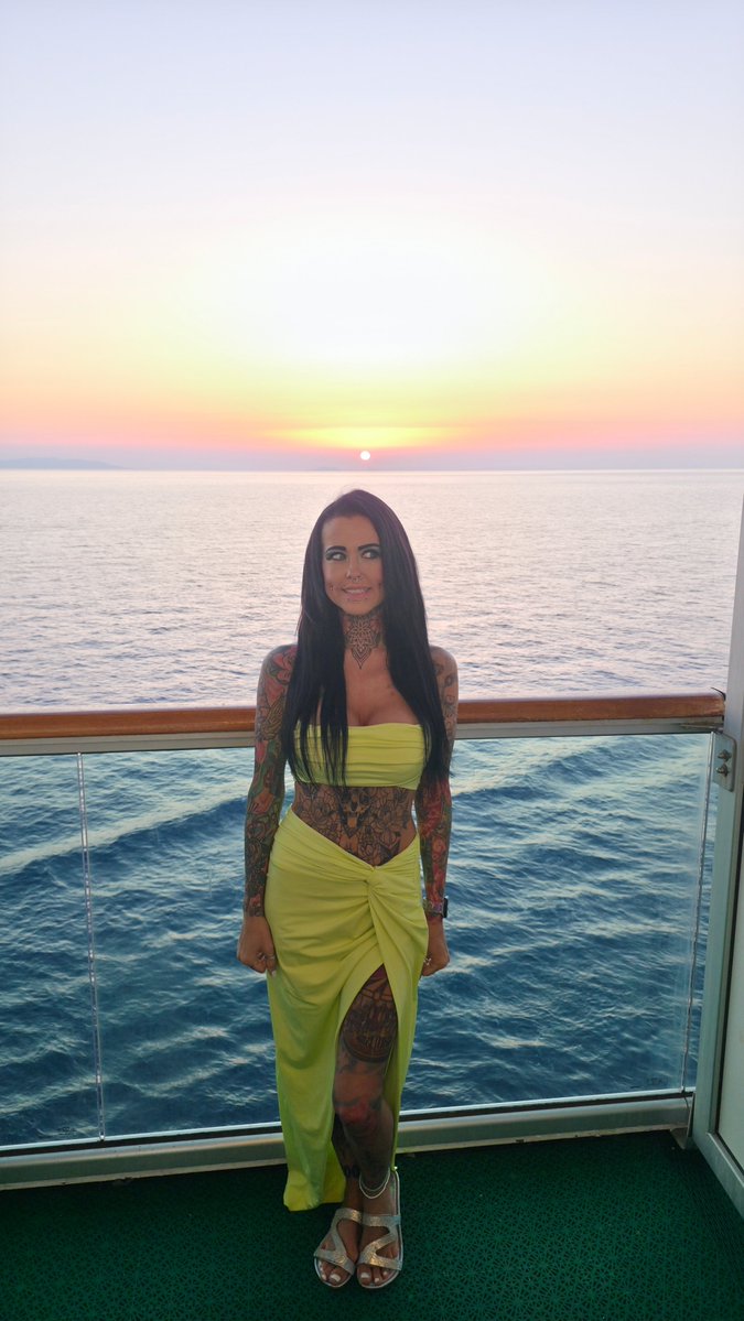 IrishInkedMilf's tweet photo. Sunset in the Mediterranean #AltGirl
#Tattooed
#Inked
#CruiseShip
#Sunset https://t.co/GpAddwROs8