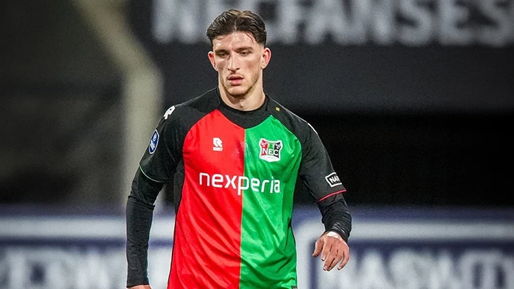 fcnblog's tweet photo. 🚨 Galatasaray, NEC Nijmegen'e transferi son anda iptal olan Ahmetcan Kaplan için girişimlerde bulunuyor.

▪ 23 yaşındaki stoper yıllık 3 milyon Euro talep etmesine karşın Galatasaray yönetimi bu rakamı düşürmeye çalışıyor. 

💰 Ajax bonservis olarak 5 milyon Euro talep ediyor. https://t.co/sumkUV8O3H