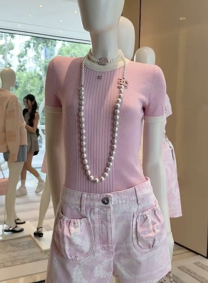 silkvanille's tweet photo. pink chanel https://t.co/6vMW0gGYmB