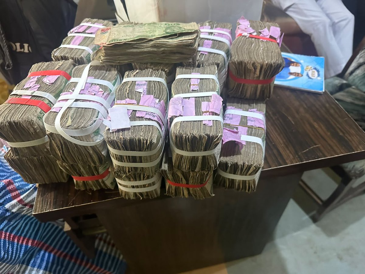 RealArije's tweet photo. BREAKING: Osun State SSG, Teslim Igbalaye, a close ally of Governor Ademola Adeleke, has been arrested alongside 5 others.  
Police carried out a raid on his residence following a tip-off and allegedly recovered N4.8M in cash, PVCs, voters’ registers and other incriminating items.  
The 6 suspects are currently in detention.

@ruffydfire kindly report this on your TL