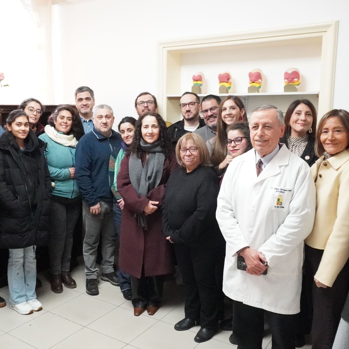ICBM_UChile's tweet photo. 🧬 La Facultad de Medicina de la @uchile inauguró su nueva Sala de Docencia de Embriología, un espacio que resguarda una valiosa colección histórica y fortalece la formación de estudiantes de Ciencias de la Salud. #UniversidadDeChile #ICBM 
🔗 : https://t.co/9HGBVYSj5k https://t.co/WHwtzmHuXY