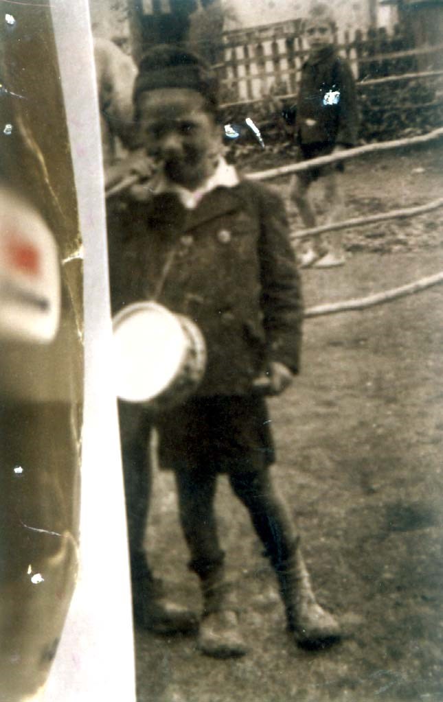 AuschwitzMuseum's tweet photo. 29 July 1934 | A Hungarian Jewish boy, Laszlo Junger, was born.

In 1944 he was deported to #Auschwitz and murdered in a gas chamber.
---

▶ WEBINAR: Deportations of Jews from Hungary to Auschwitz: https://t.co/XJbud0F4gI https://t.co/IwuQJpRLwH
