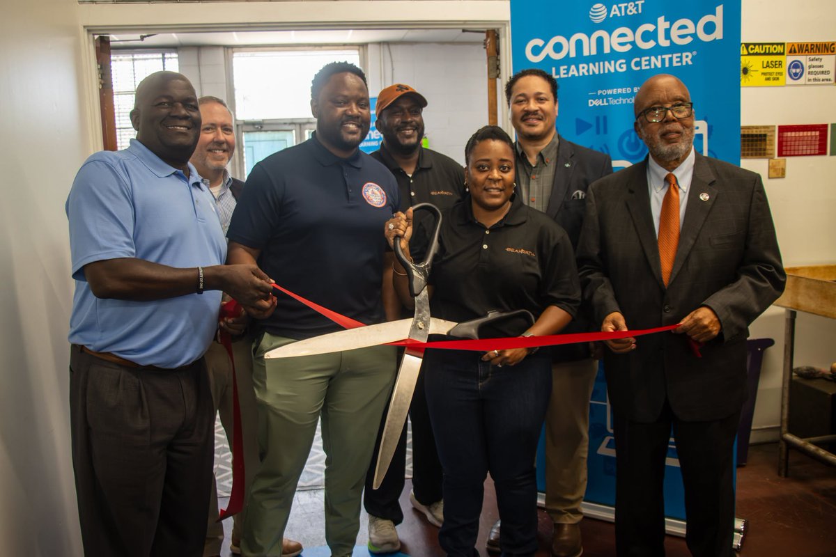 BennieGThompson's tweet photo. I was happy to be a part of the grand opening of Jackson’s first AT&T Connected Learning Center, made possible through the partnership between AT&T and The Bean Path.

The center will provide the community with free access to high-speed internet, digital literacy training and more.

Photos: The Jackson Advocate / Joshua Martin