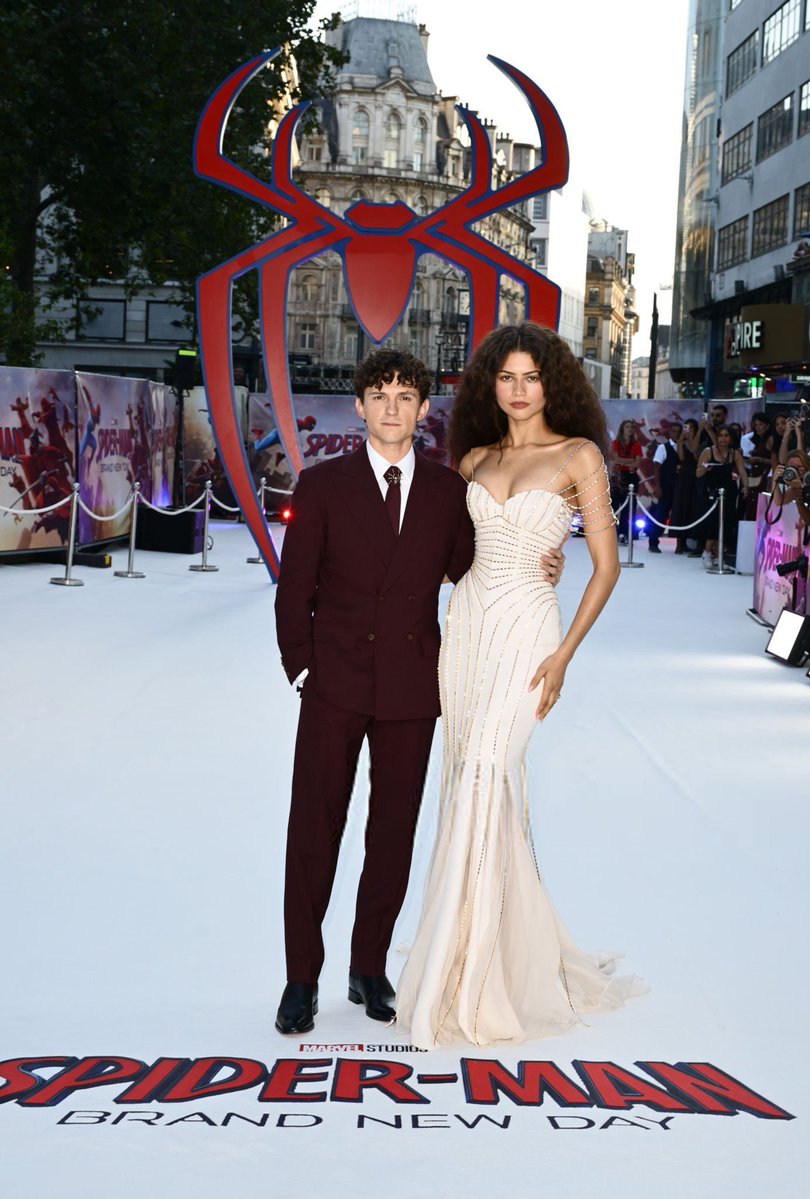 spiderblux3's tweet photo. ทอม ฮอลแลนด์ และ เซนเดย์อา ในงานเปิดตัวภาพยนตร์ ‘ Spider-Man brand new day ’ รอบปฐมทัศน์ที่ลอนดอน 

power couple มากๆ หล่อสวยกันที่สุด ยินดีกับทั้งคู่เลย let’s go! It's their day🕷️♥️ https://t.co/4LWKldHlsj