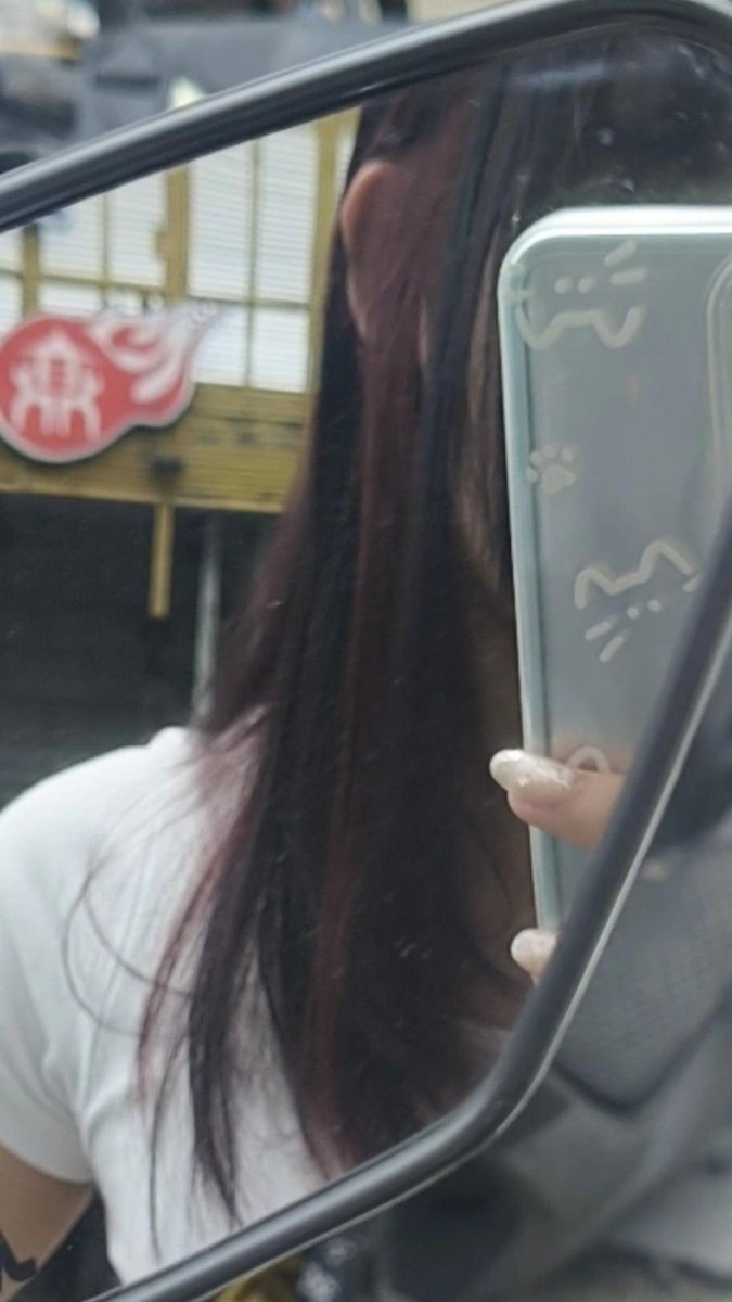 iam_myra_'s tweet photo. 嘿嘿 很久沒出現了 是新髮色❤️💜 https://t.co/WtKcCsTgg5
