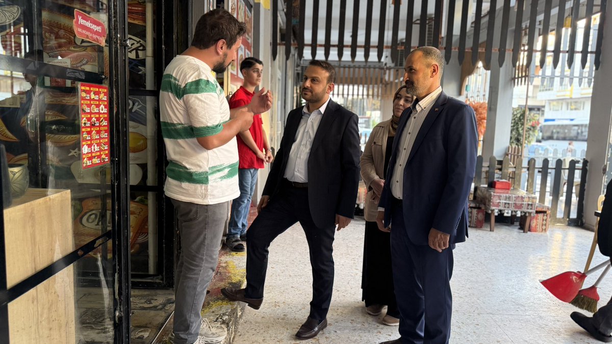 mbagmanci63's tweet photo. Esnaf Ziyareti🤝

İlçe Koordinatörümüz Serhat Akayalp, Kadın Kolları Başkanımız Fatma Ocak ve Gençlik Kolları Başkanımız Mehmet Doğan Salar ile birlikte esnaf kardeşlerimizle bir araya geldik.

Davamıza gönül vermiş, partimizin üyesi olan kıymetli esnaflarımıza desteklerinden dolayı teşekkür belgelerini takdim ettik. 

#AKParti #Haliliye #MustafaBağmancı #Şanlıurfa 

@RTErdogan @abuyukgumus @bybekirbozdag @acarfaruka @AKGMTeskilat @hakanaksu058 @farukaytek @ensartopcu @milhamigunbegi  @srhtkylp @fatmaocak0663 @MDOGANSALAR_TR @AkHaliliiye @AkHaliliyeKadin @akgenchaliliyee