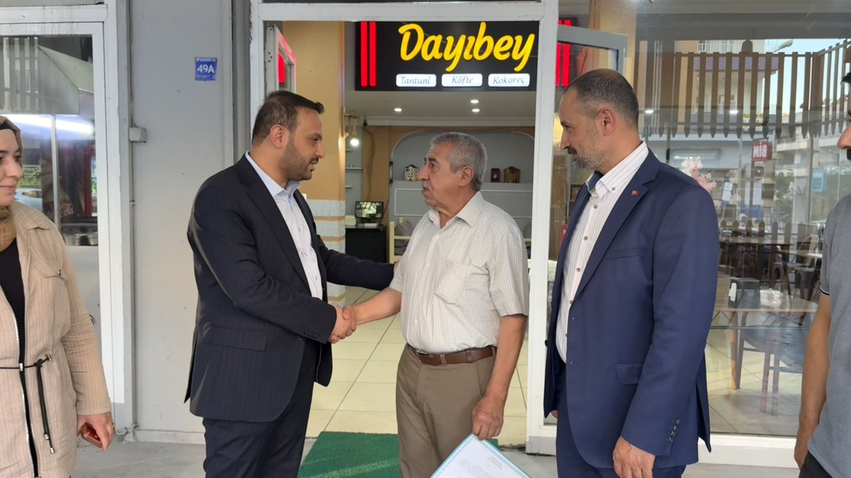 mbagmanci63's tweet photo. Esnaf Ziyareti🤝

İlçe Koordinatörümüz Serhat Akayalp, Kadın Kolları Başkanımız Fatma Ocak ve Gençlik Kolları Başkanımız Mehmet Doğan Salar ile birlikte esnaf kardeşlerimizle bir araya geldik.

Davamıza gönül vermiş, partimizin üyesi olan kıymetli esnaflarımıza desteklerinden dolayı teşekkür belgelerini takdim ettik. 

#AKParti #Haliliye #MustafaBağmancı #Şanlıurfa 

@RTErdogan @abuyukgumus @bybekirbozdag @acarfaruka @AKGMTeskilat @hakanaksu058 @farukaytek @ensartopcu @milhamigunbegi  @srhtkylp @fatmaocak0663 @MDOGANSALAR_TR @AkHaliliiye @AkHaliliyeKadin @akgenchaliliyee