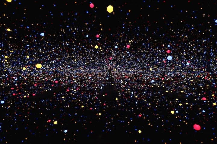 literatura_rte's tweet photo. Infinity Mirrored Room – Gleaming Lights of the Souls Yayoi Kusama https://t.co/eFv18PAgEo