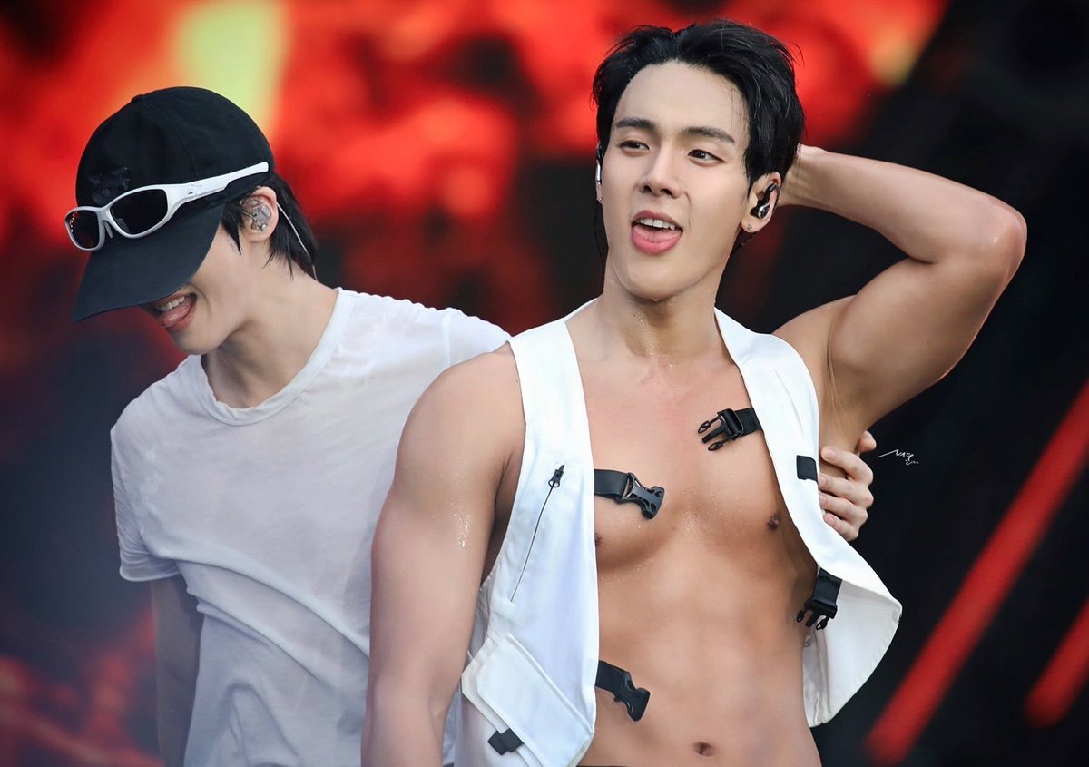 i5hyuk tweet picture