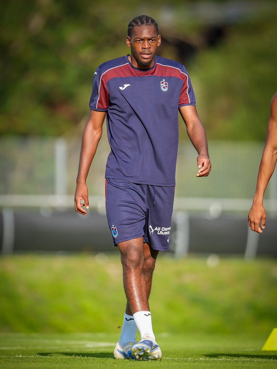 Trabzonspor's tweet photo. Yeni transferimiz Rene Mitongo, takımımızla ilk antrenmanına çıktı 💪 https://t.co/2pQSYwcUYs