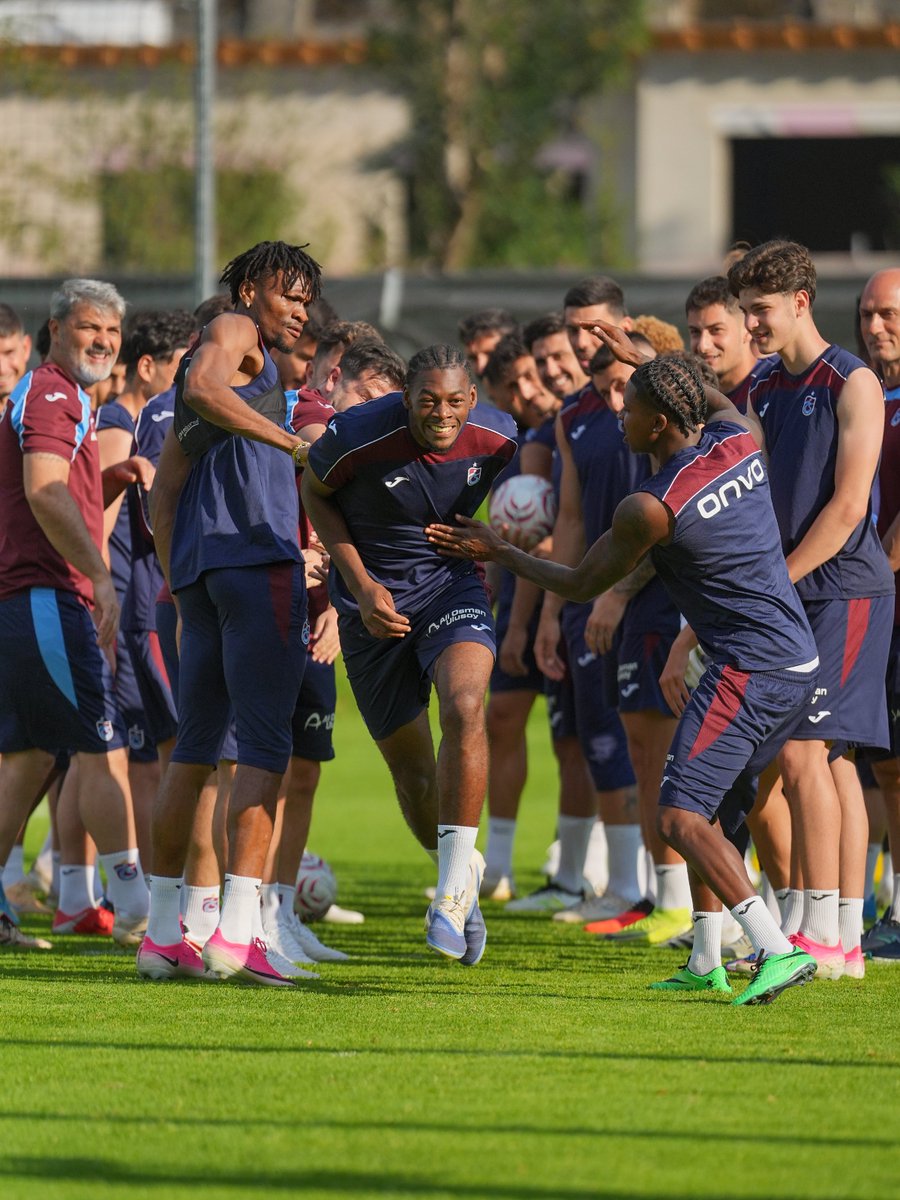 Trabzonspor's tweet photo. Yeni transferimiz Rene Mitongo, takımımızla ilk antrenmanına çıktı 💪 https://t.co/2pQSYwcUYs