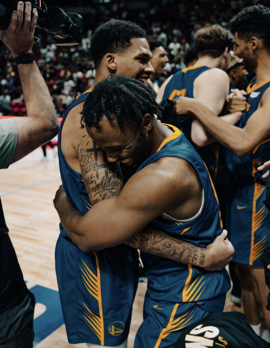 Warriors Lead tweet media