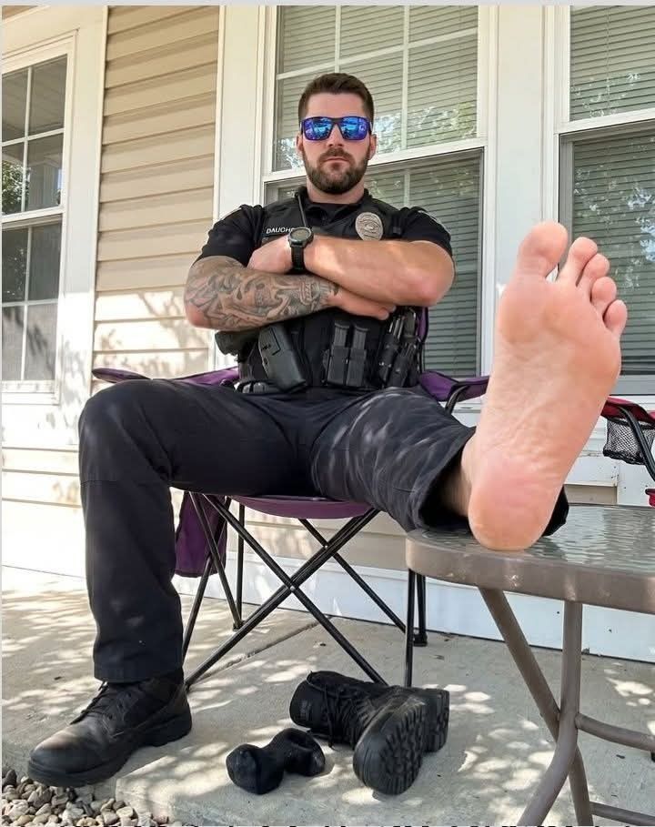 ManlyFeetClub's tweet photo. https://t.co/1Udgwr7AfO