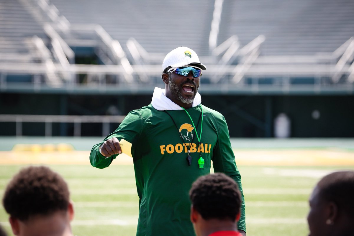 NorfolkStateFB's tweet photo. Camp Life Day 1 🏕️ 

#BEHOLD🔰 https://t.co/YTdAQp6ftV