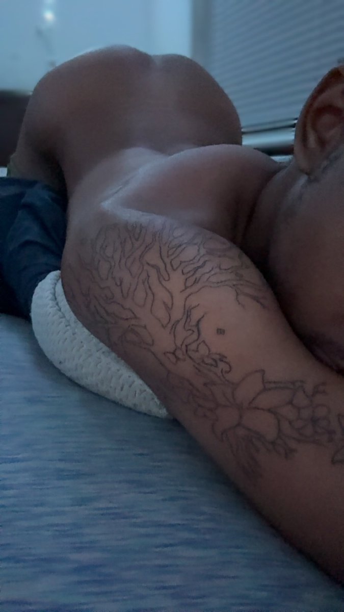 bbcstrokesz's tweet photo. hope yall like my new tattoo 🤭 https://t.co/5nBvrrECrF