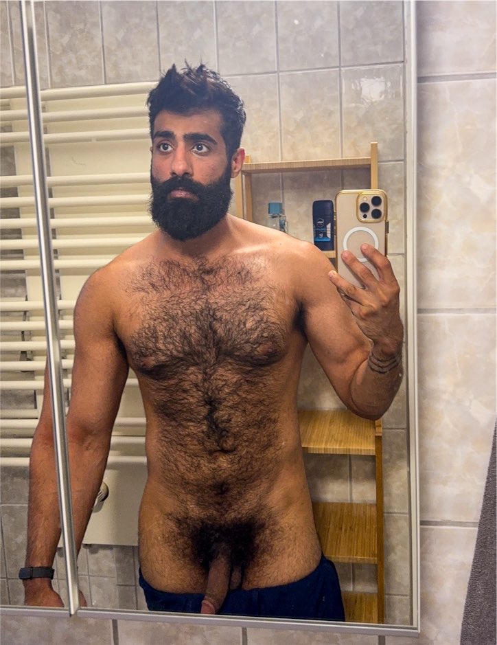 TheBedouinX's tweet photo. had a haircut 2 weeks ago, what happened 🥲 https://t.co/hbH8EkVJ21