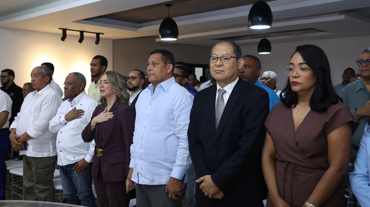 MMujerRD's tweet photo. La Consulta Nacional para la Reducción de Riesgos de Violencia hacia las Mujeres continúa ampliando su alcance con la incorporación de la Federación Dominicana de Municipios ( @fedomurd ), fortaleciendo el trabajo conjunto con los gobiernos locales para escuchar las voces de hombres de todo el país y construir soluciones que promuevan relaciones más igualitarias y libres de violencia.

La ministra de la Mujer, @GloriaReyesG , destacó que la prevención requiere la participación activa de toda la sociedad y que los municipios son aliados fundamentales para impulsar el diálogo, transformar realidades y fortalecer una cultura de respeto, igualdad y convivencia pacífica.

#ConsultaDeHombres #PrevenciónDeLaViolencia #MMujerRD