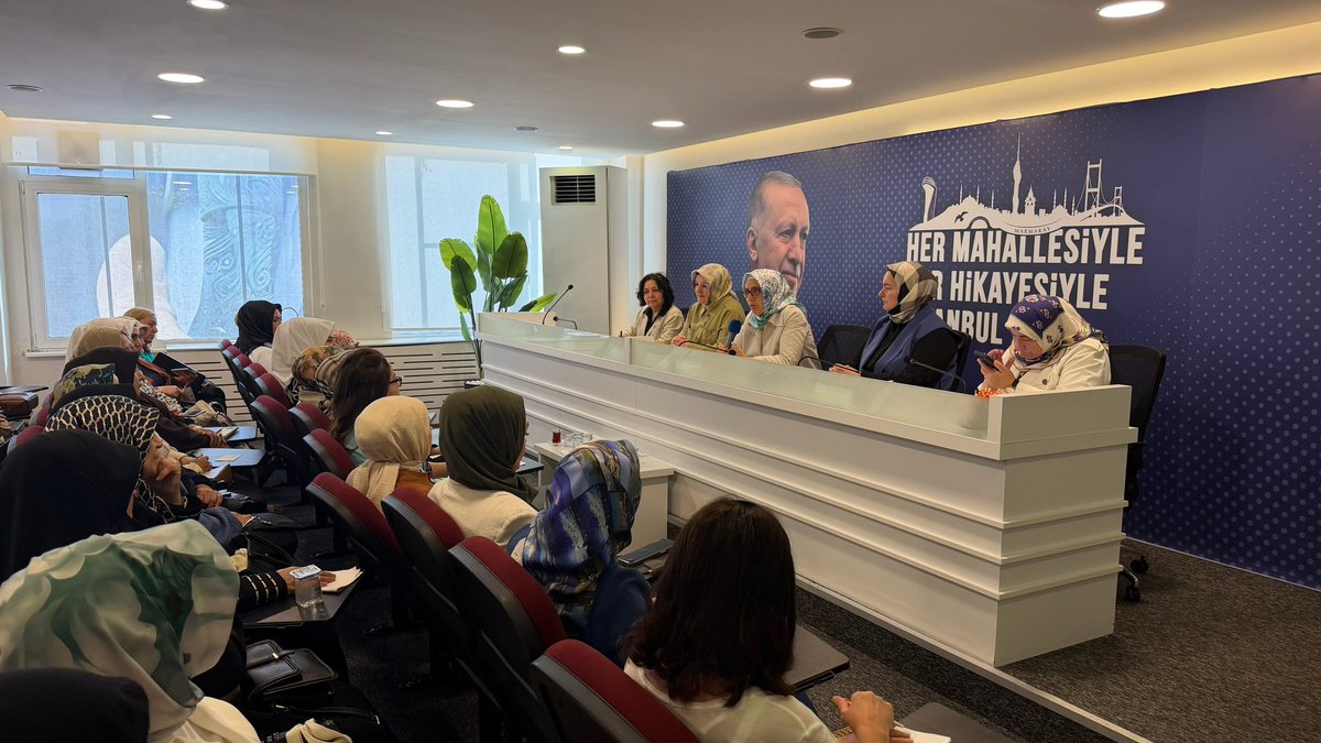 salihademirer's tweet photo. İstanbul’umuzun 39 ilçesinde teşkilatımızla buluştuğumuz ilçe ziyaretlerimizin bugünkü son durağı Üsküdar oldu. 🌟

Üsküdar İlçe Kadın Kolları Yönetim Kurulu Toplantımızda teşkilatımızın çalışmaları üzerine verimli istişarelerde bulunduk.

Her fikrin kıymet bulduğu, ortak hedefler etrafında kenetlendiğimiz bu buluşmalar, yolumuza daha güçlü devam etmemize vesile oluyor.