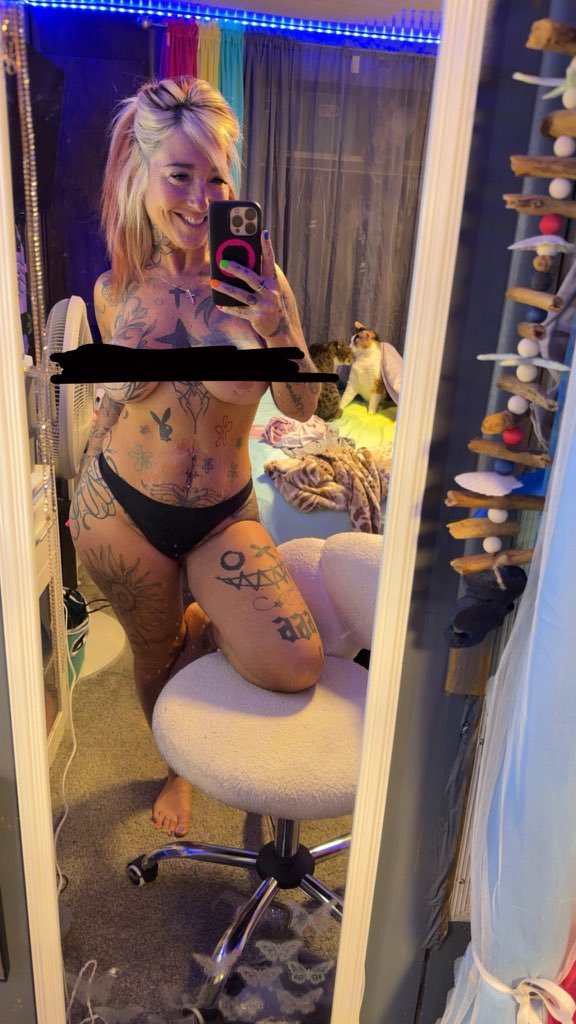 Randii_Kayy2's tweet photo. He got the unedited version while at work. 🥸 https://t.co/13vTnD5aVN