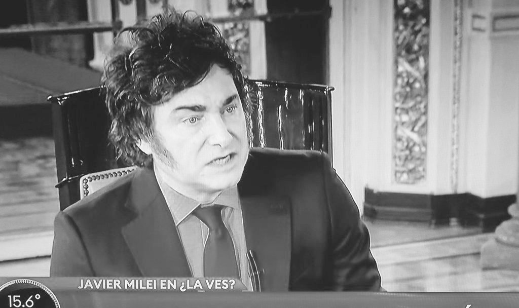 intisumaj2's tweet photo. No dolarizó, no dinamitó el Banco Central y el ajuste no lo pagó la Casta. Javier Milei es una estafa electoral. https://t.co/Xzw63RyRaC