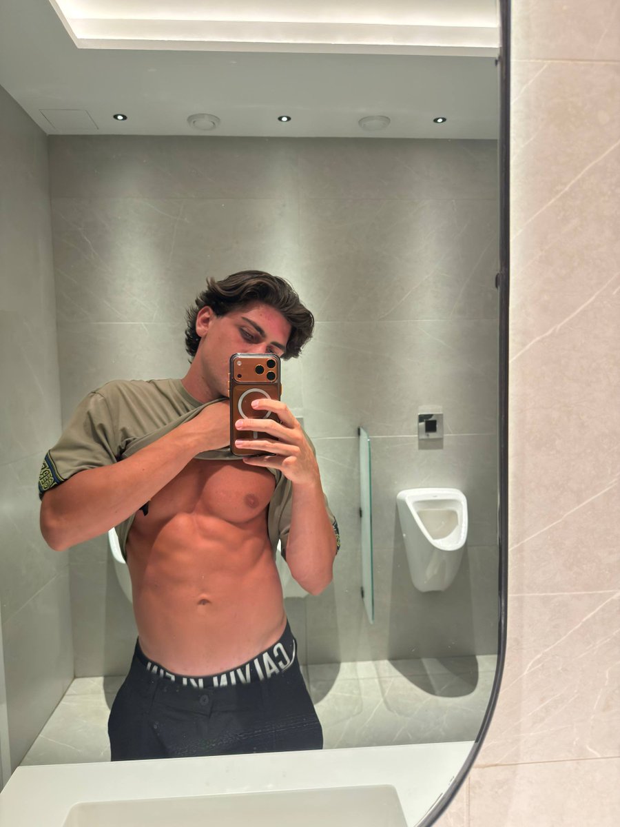 ferranmilesm's tweet photo. Need more Calvin Klein’s https://t.co/85Q5Nk9Emh