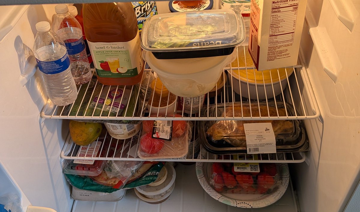 TishaMears's tweet photo. #WhatsForDinnerTonight

See what's available in your fridge to assemble a meal. I plan meals weekly so that I'm  not rushing trying to decide what to prepare. There's roasted chicken, green beans &amp; mashed potatoes already made for leftovers 👇 https://t.co/fG3BbJj3UY