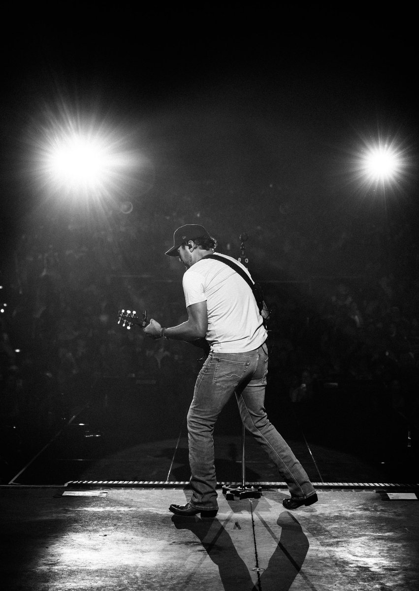 lukebryan's tweet photo. There’s nothing like makin memories with yall on the road. Who’s coming to a show this week? #WordOnTheStreetTour https://t.co/2CF01w8MJu