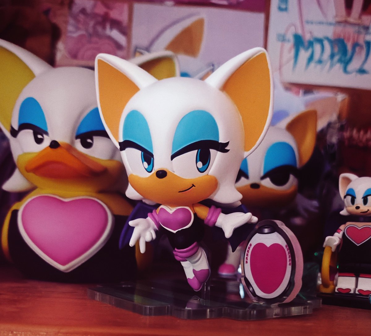 lavash_mama's tweet photo. I'm so excited that I can finally hold her in my hands 😭😭😭😭 THIS FIGURE IS SO CUTE
#sonic #rougethebat https://t.co/WMfq9tHpuW