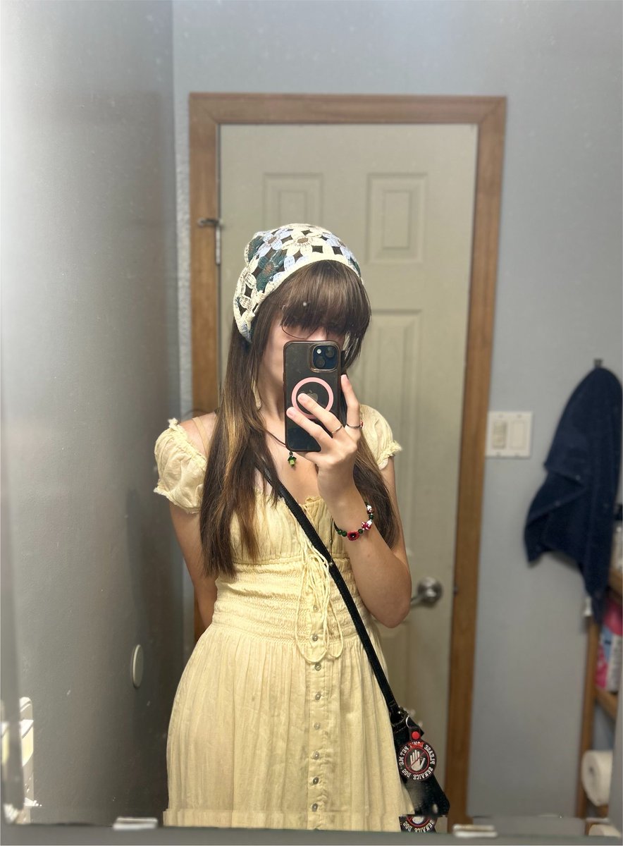 libbysalt's tweet photo. Fit to go to the mall (not the bandana) https://t.co/KHbjkKwIff