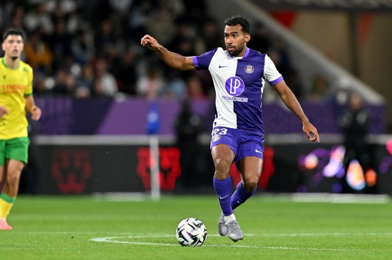 FabrizioRomano's tweet photo. 🚨🟡🔴 Excl: RC Lens add Cristian Casseres to midfield options with Sangare closing in on Brentford move.

Sangare, expected to replace Henderson at Brentford with Casseres among candidates for midfield. https://t.co/OgRtr8B7f3